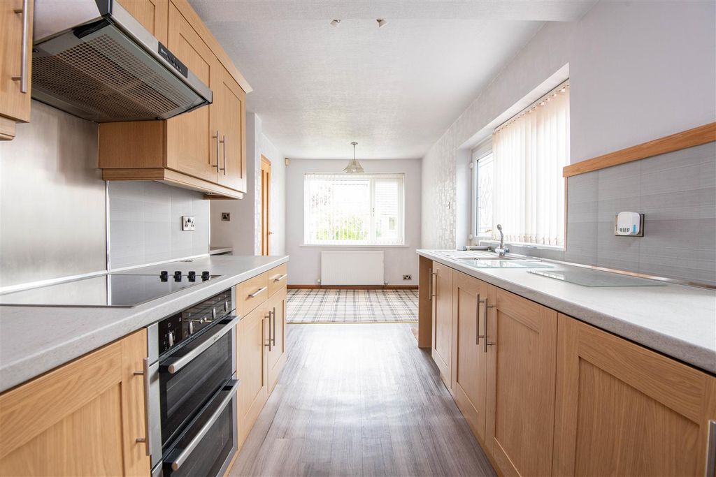 Property photo 3 of 19 Kitchen / Dining