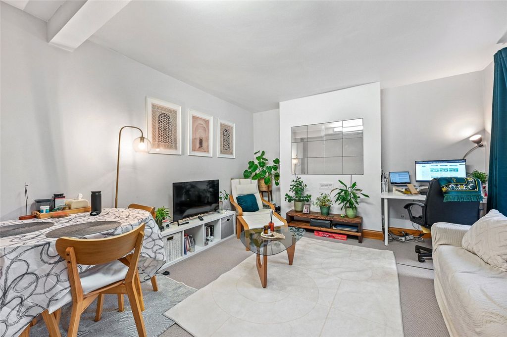 Property photo 2 of 8 Picture No. 13