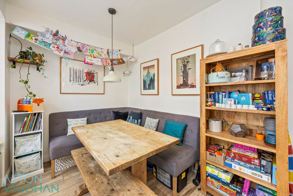 Property photo 3 of 18 4890793