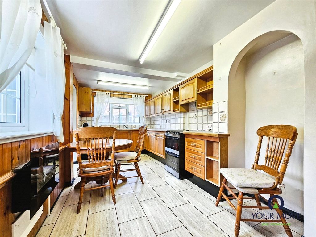 Property photo 2 of 9 Kitchen