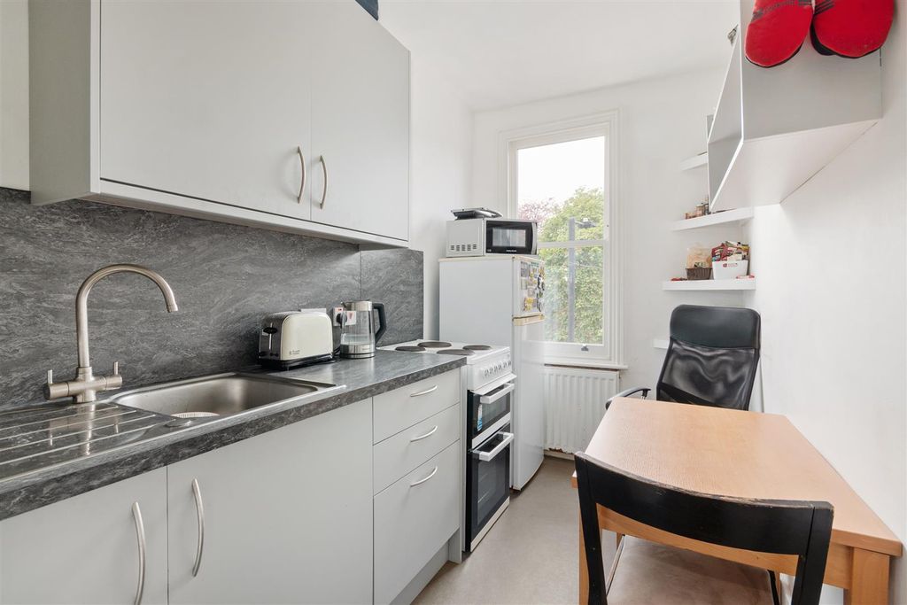 Property photo 3 of 6 Fulham Palace Road 483 Tff Ph3.Jpg