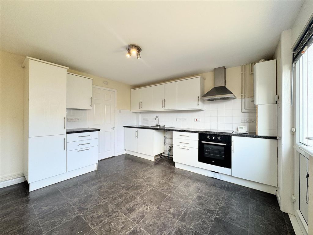 Property photo 2 of 15 Kitchen Diner