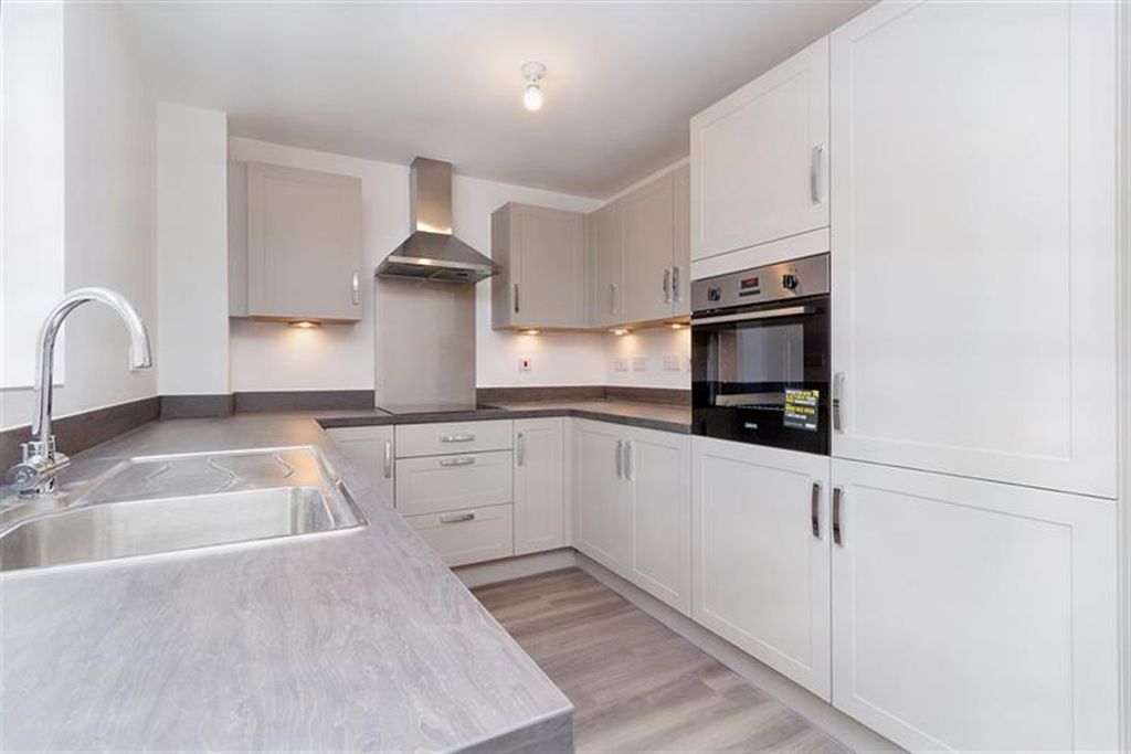 Property photo 2 of 18 Kitchen