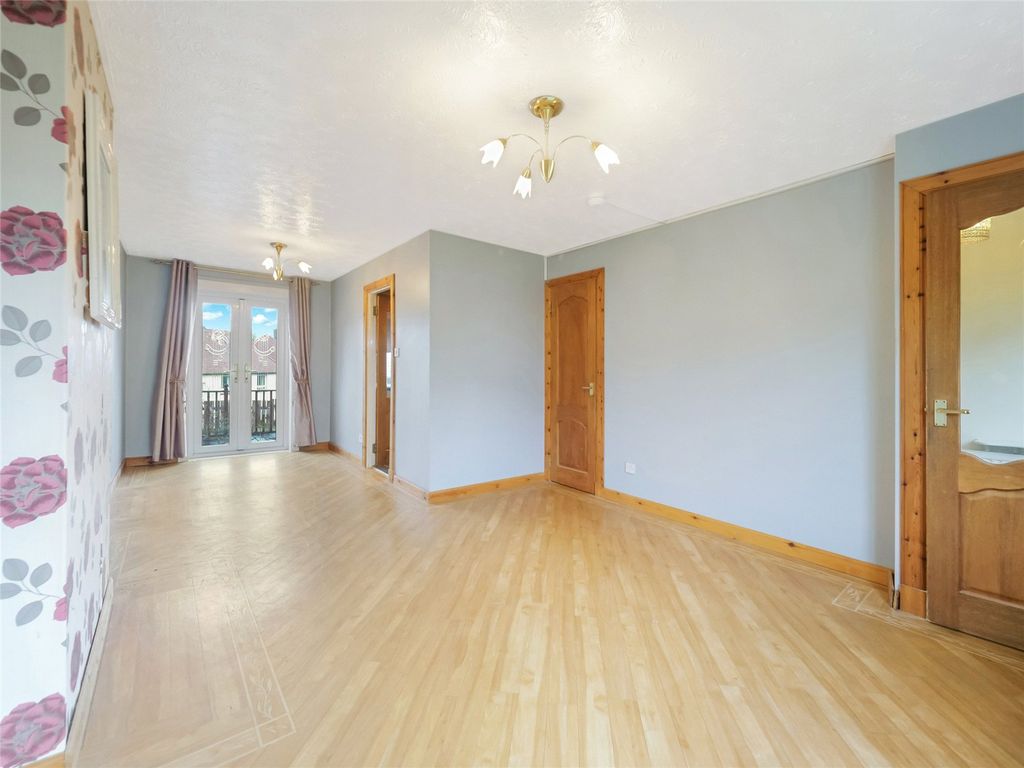 Property photo 2 of 13 Living/Dining Room