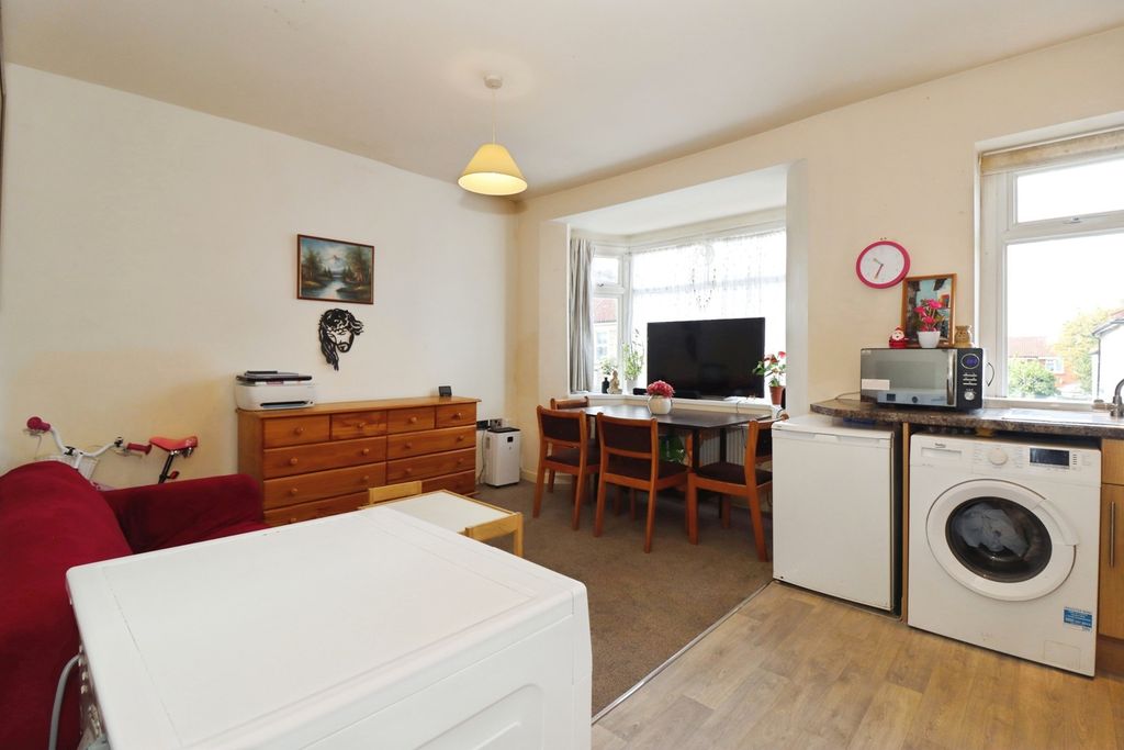 Property photo 3 of 15 Pbox-Img.Jpg
