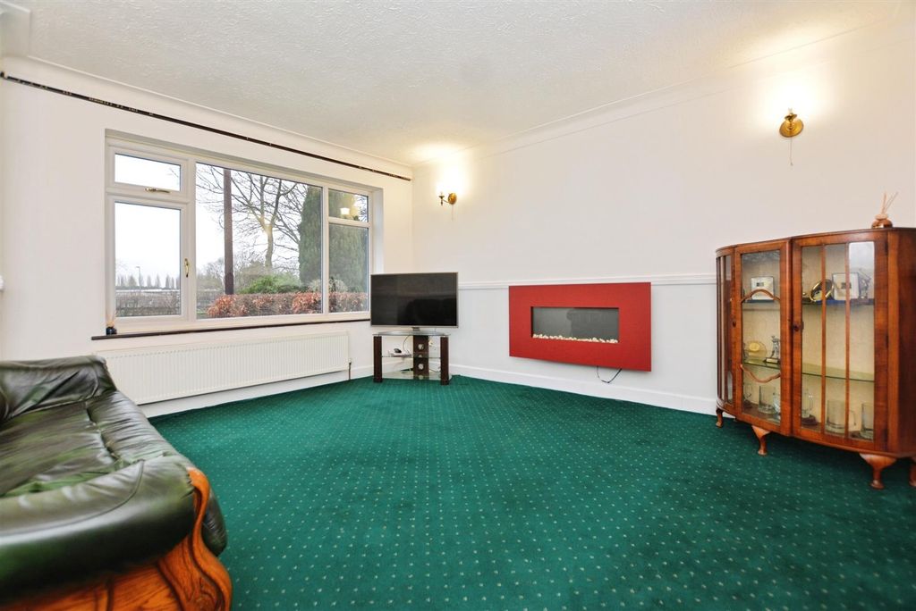 Property photo 2 of 23 Living Room