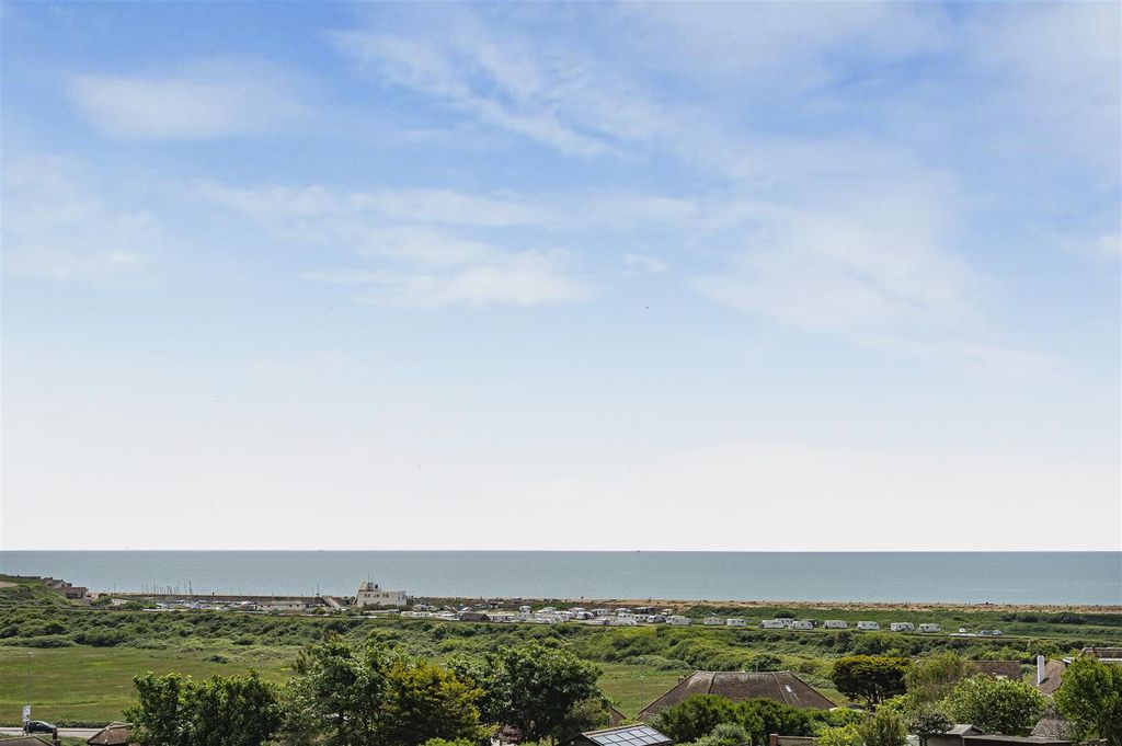 Property photo 2 of 28 Sea View