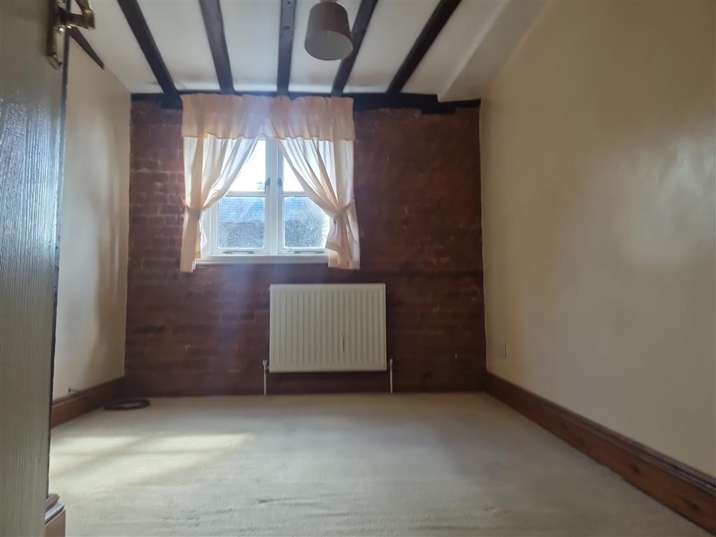 Property photo 2 of 6 Bedroom