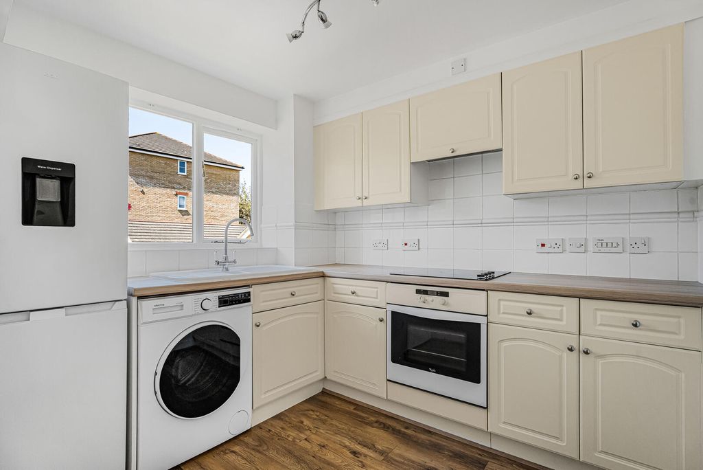 Property photo 2 of 18 Kitchen