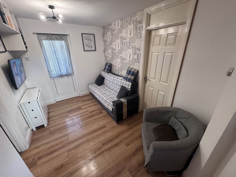 Property photo 3 of 10 Photo 8