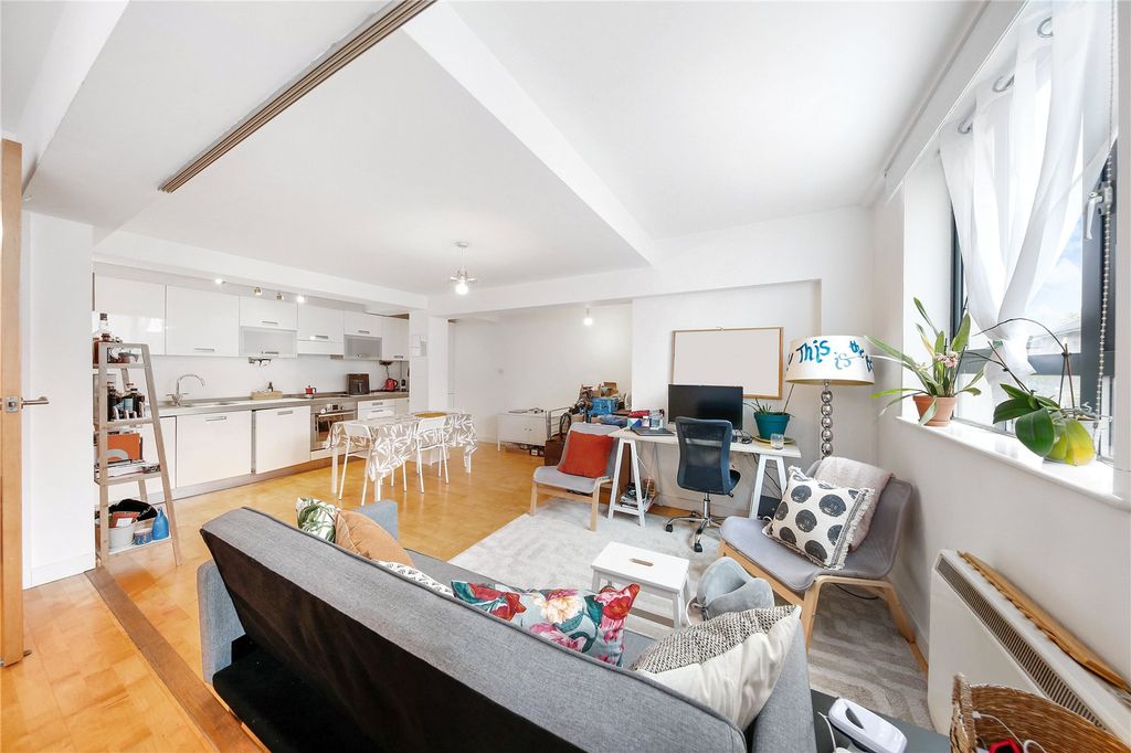 Property photo 2 of 6 Picture No. 15