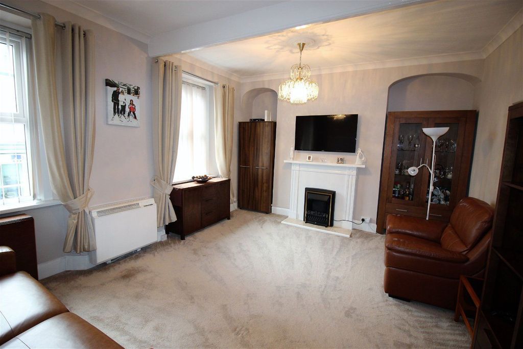 Property photo 2 of 8