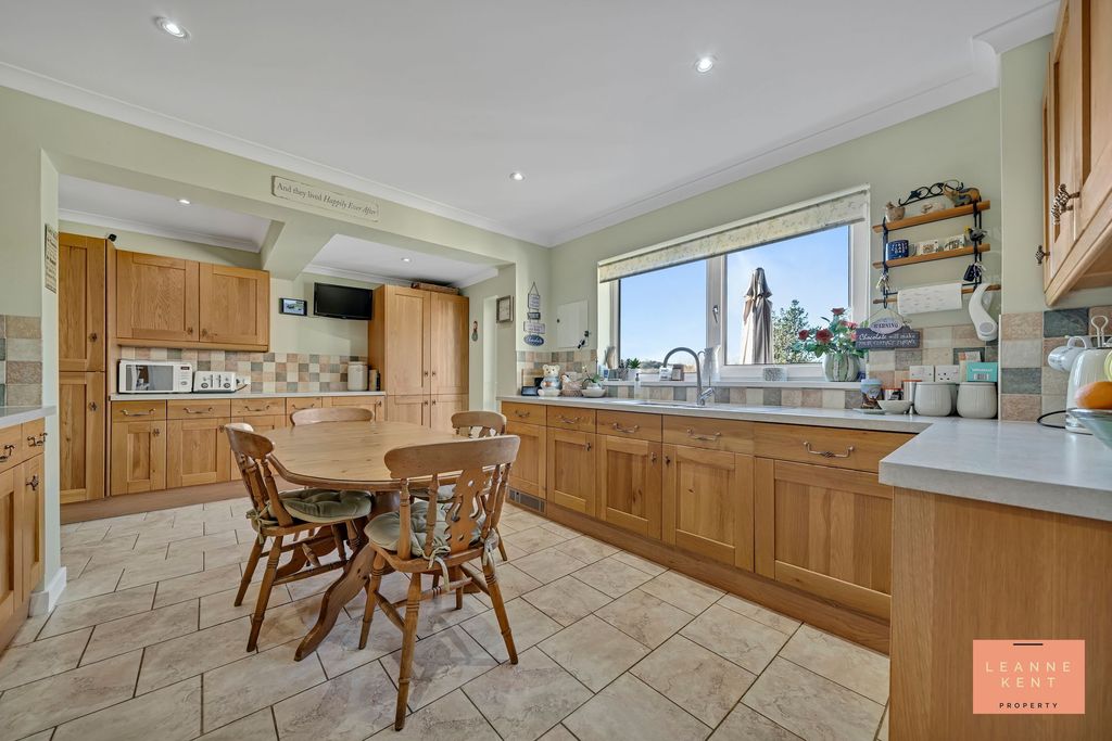 Property photo 3 of 39