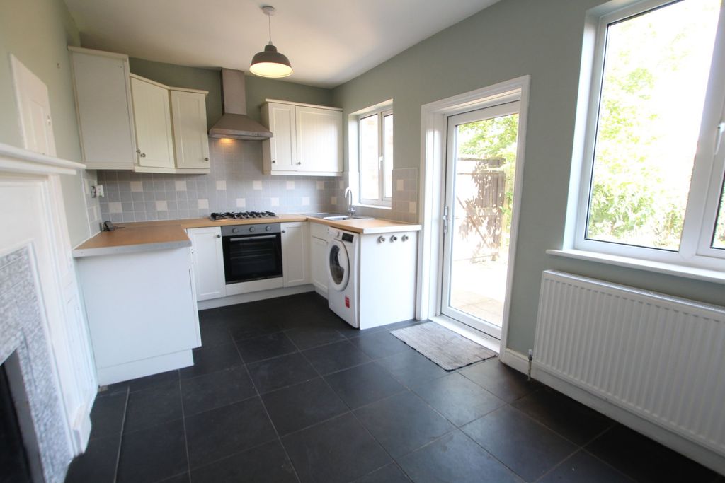 Property photo 2 of 23