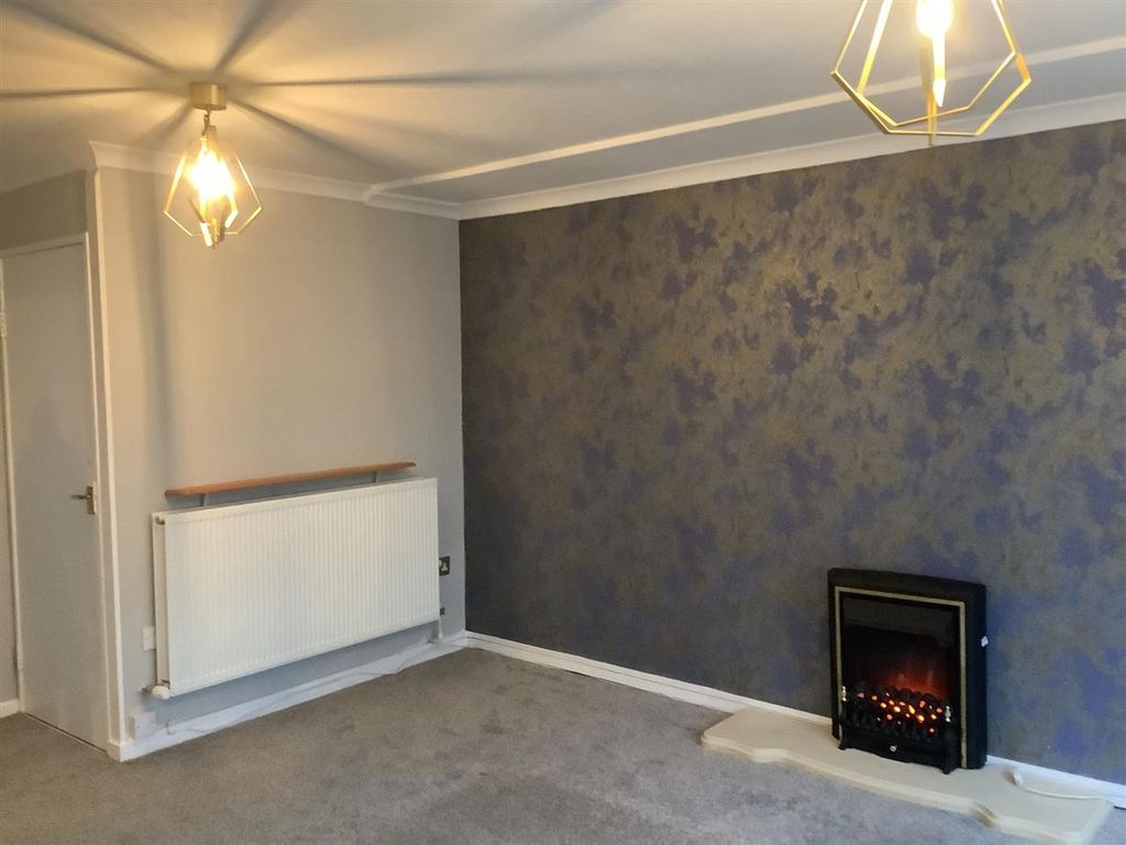 Property photo 3 of 15 Lounge