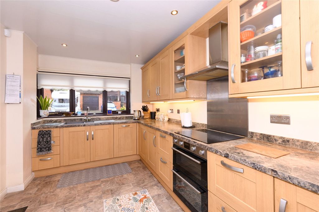 Property photo 2 of 15 Kitchen/Diner