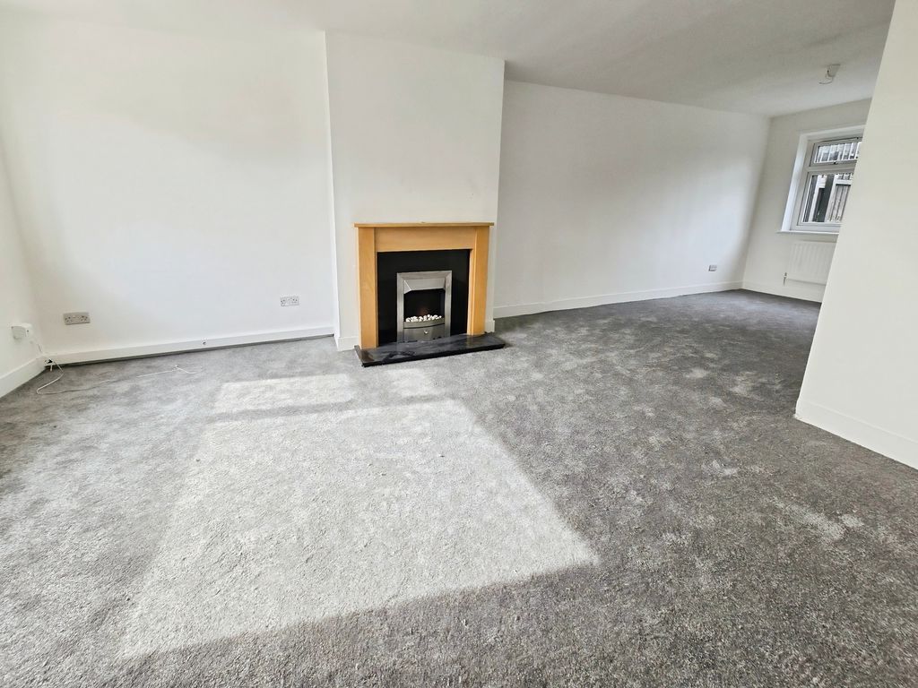 Property photo 3 of 10 Photo 12