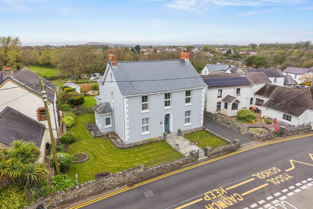 Property photo 2 of 34