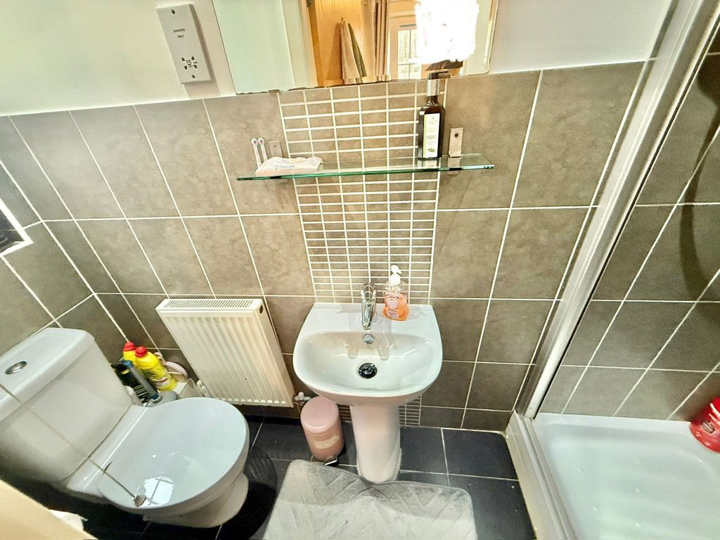 Additional image 7 of 2 bed flat for saleDonnington Court, Dudley DY1