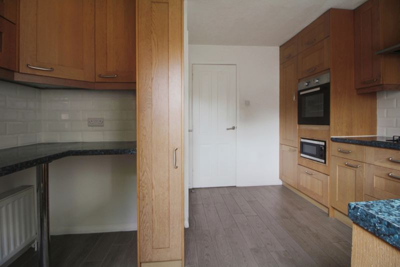 Property photo 3 of 9 Photo 4