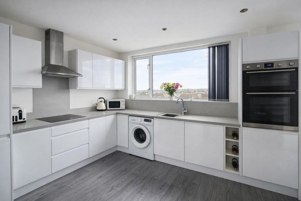 Property photo 3 of 21 Kitchen