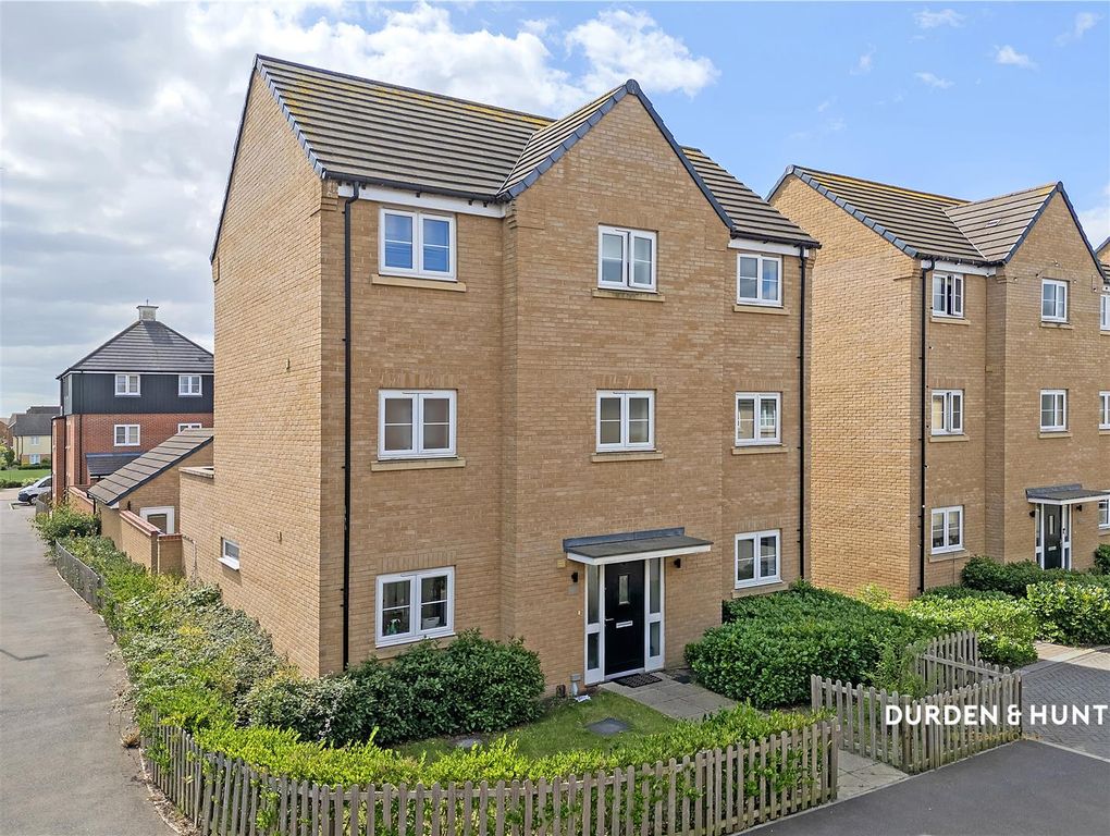 Property photo 1 of 28 Finch Road