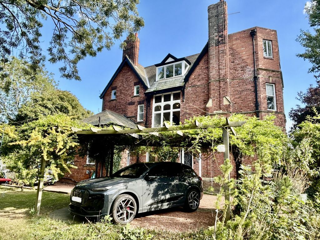 Property photo 1 of 28
