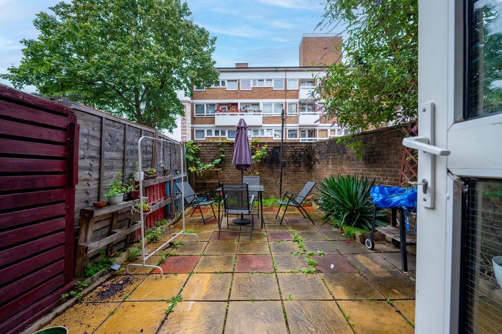 Property photo 2 of 10 Garden