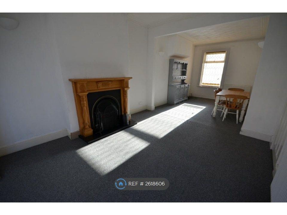 Property photo 3 of 15 Lounge