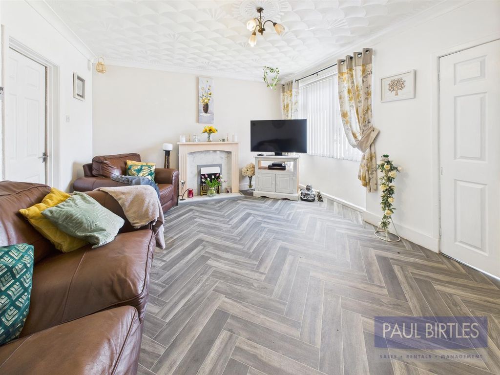 Property photo 3 of 15 Cam04378G0-Pr0162-Still013.Jpg