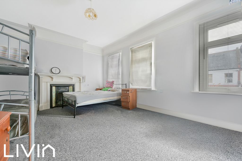 Property photo 3 of 10 Leander Road_ 44-20