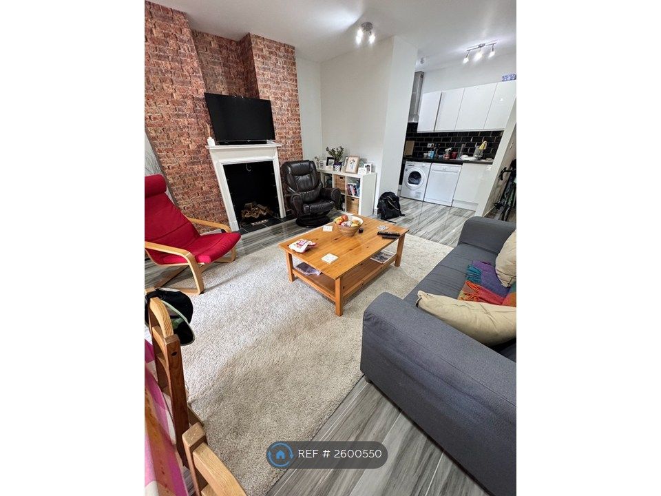 Property photo 3 of 35 Lounge