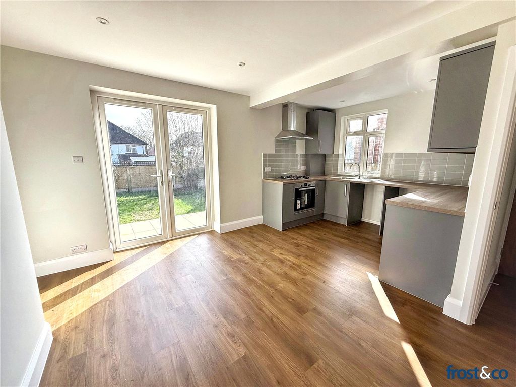 Property photo 2 of 12 Diner/Kitchen