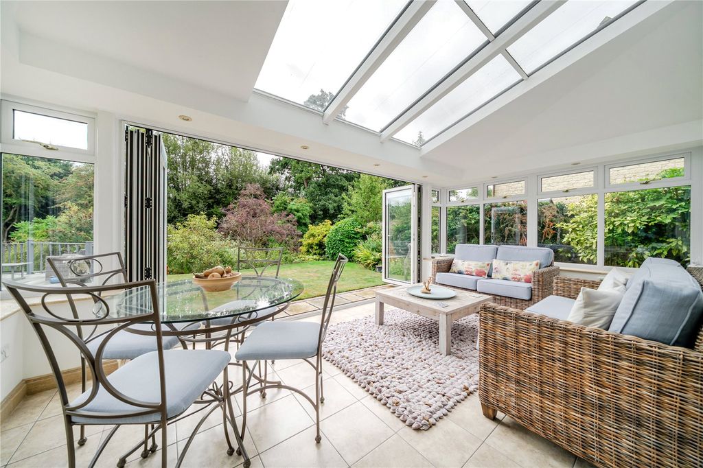 Property photo 2 of 24 Picture No. 11