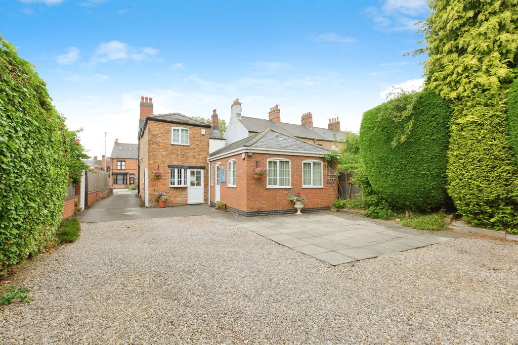 Property photo 1 of 17