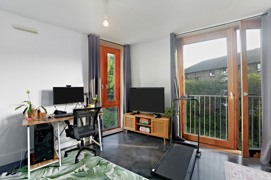 Property photo 2 of 16 Pbox-Img.Jpg