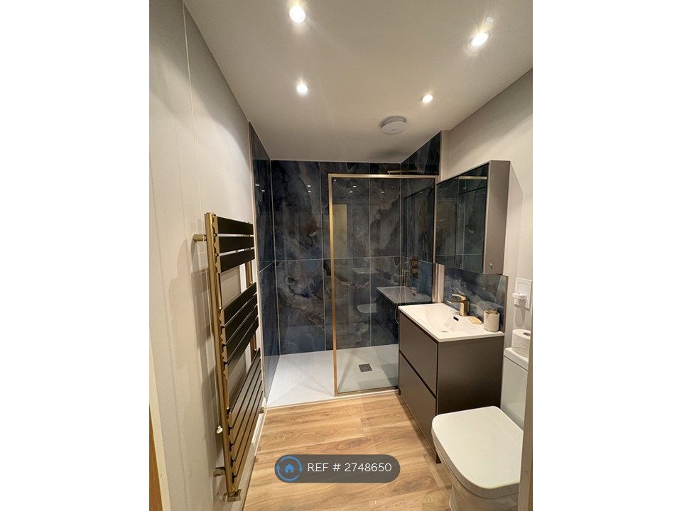 Property photo 3 of 10 Bathroom