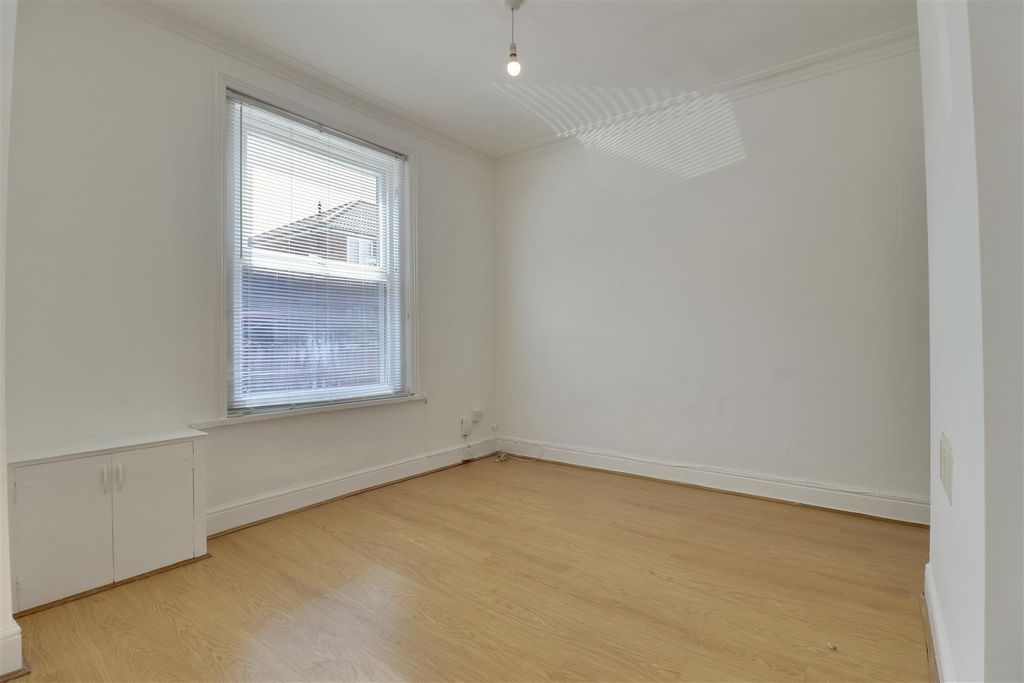 Property photo 3 of 15 Essex Road Dining Room 2.Jpg