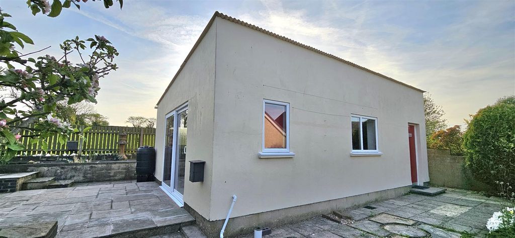 Property photo 2 of 39 Outbuilding