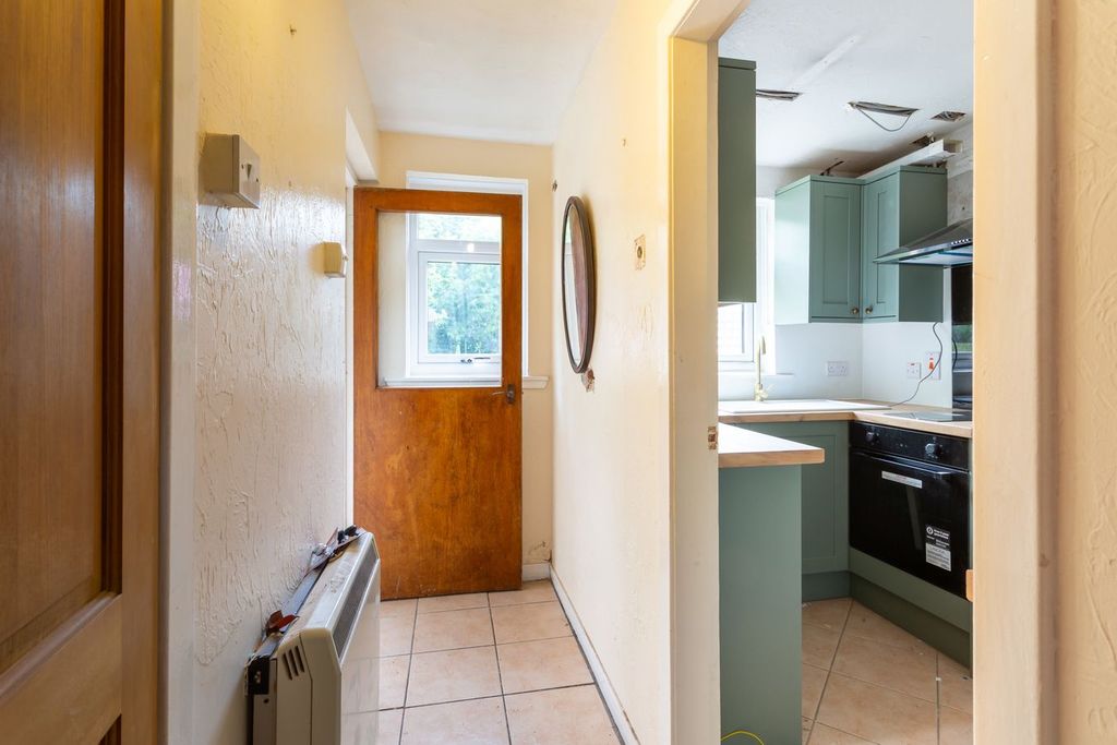 Property photo 2 of 33
