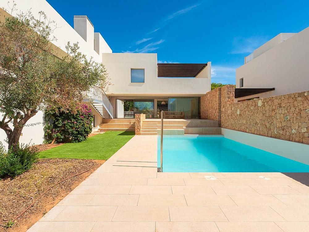 Property photo 2 of 34