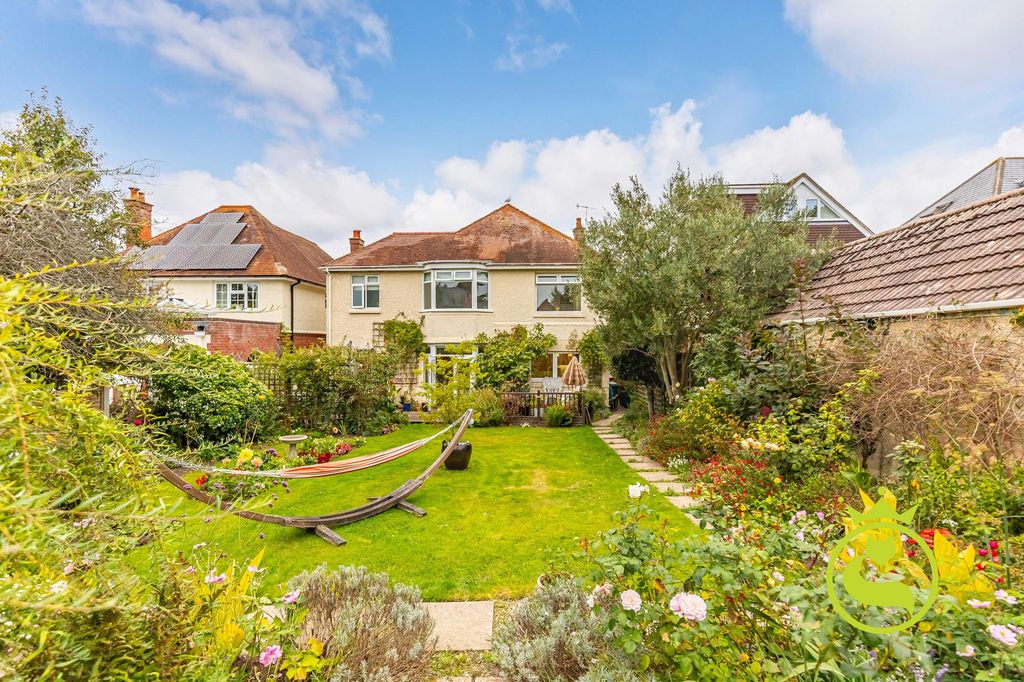 Property photo 1 of 28