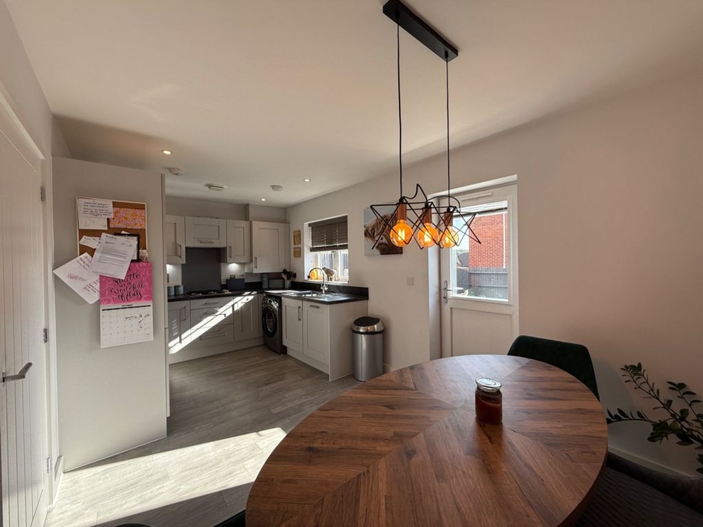 Property photo 2 of 16 3697605