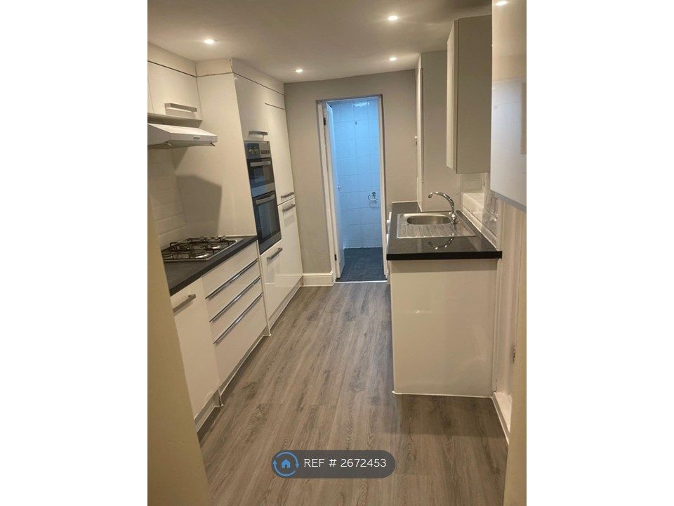 Property photo 1 of 10 Kitchen