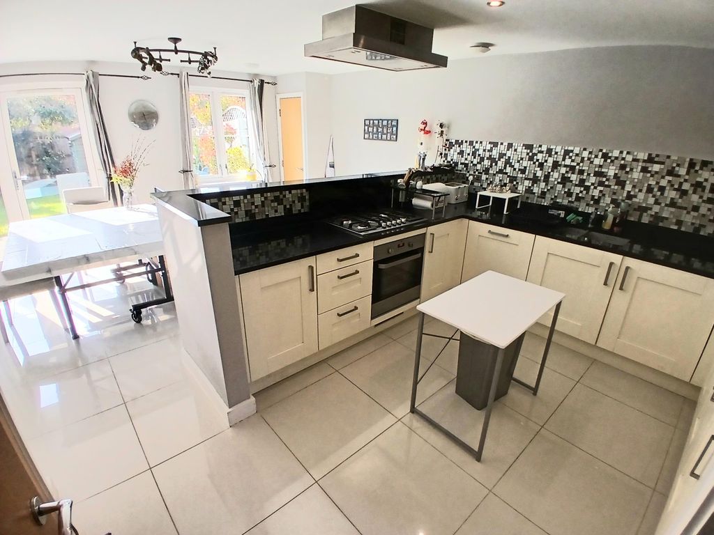 Property photo 3 of 37 Image