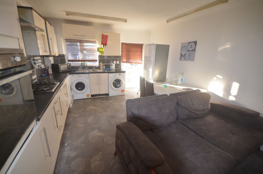 Property photo 1 of 10 Three Bedroom Two Bathroom Property To Rent