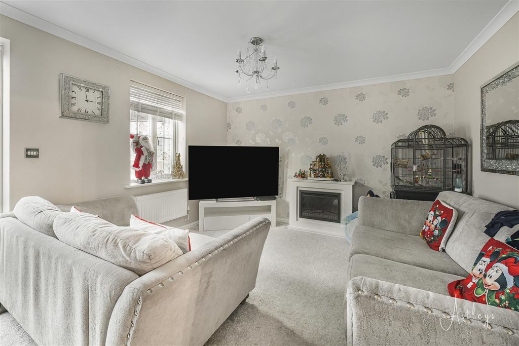 Property photo 3 of 15 Living Room