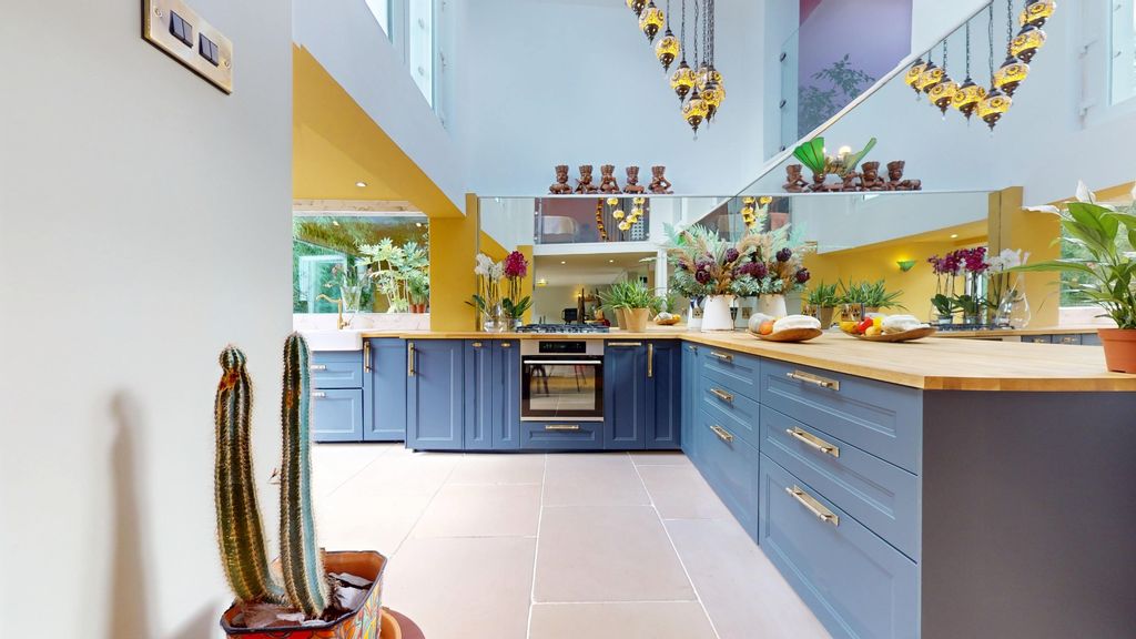 Property photo 2 of 57 4275113