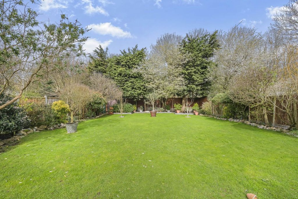 Property photo 3 of 34