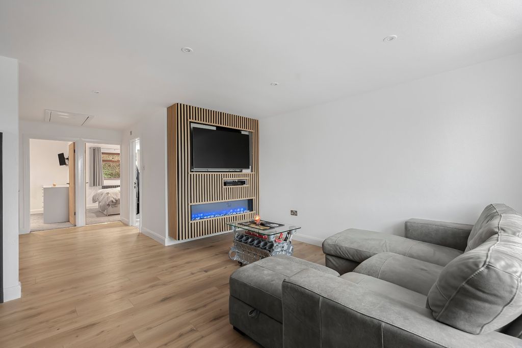 Property photo 3 of 17 Picture No. 17